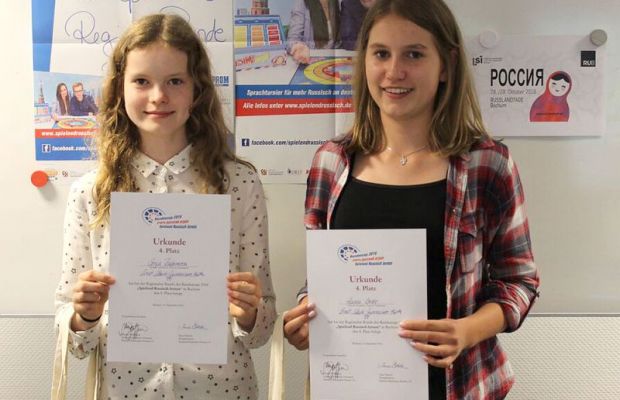 Hanna und Sonja in Russisch weit vorne