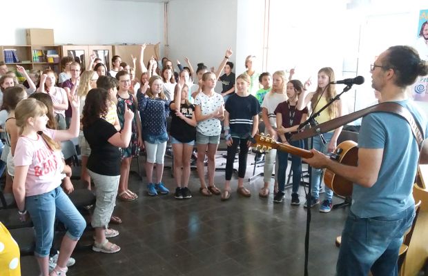 Musik-Workshop mit Eddi Hüneke und dem indischen Maharaj-Trio