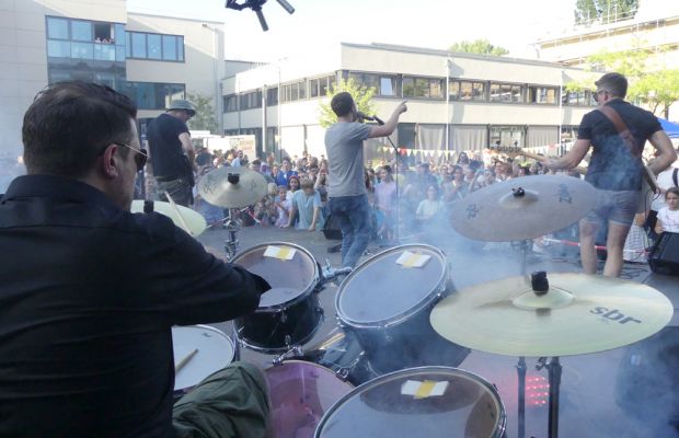EMG-Crowd eskaliert vor der „Centerstage“