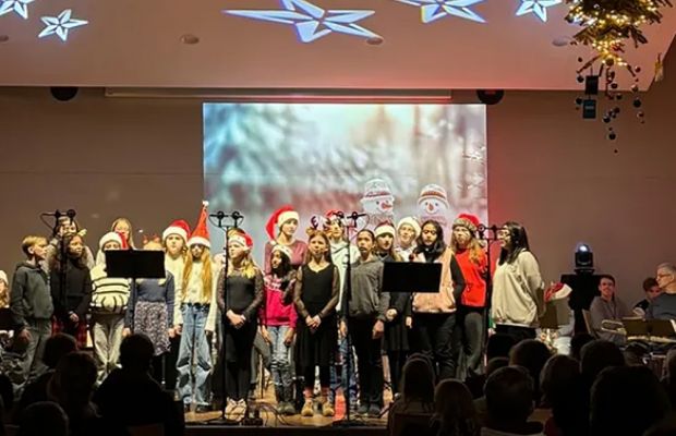 Stimmungsvolles Weihnachtssingen am EMG