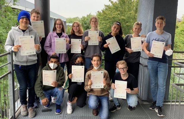 19 Sprachzertifikate fürs EMG