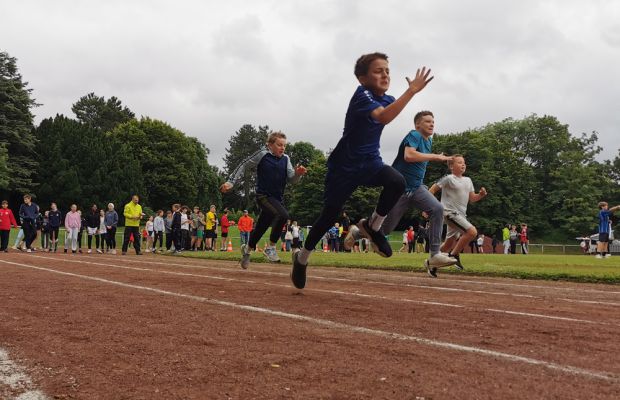 Großer Sport im Nieselregen