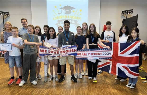 101 EMGler zeigen ihr Können in Englisch