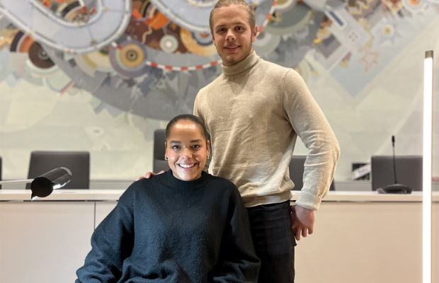 Larissa bei Poetry-Slam-Premiere siegreich