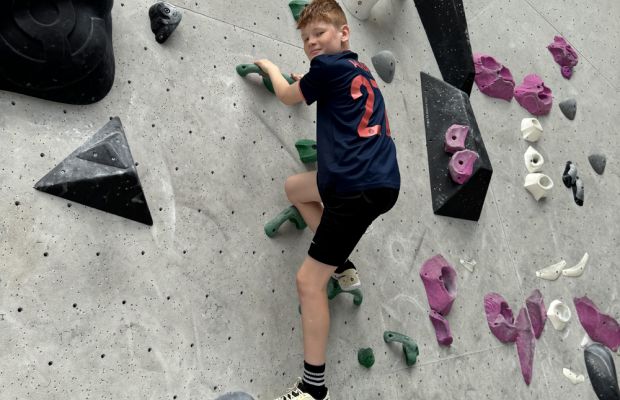 Klettern, schwingen, springen - 5b besteht das Abenteuer