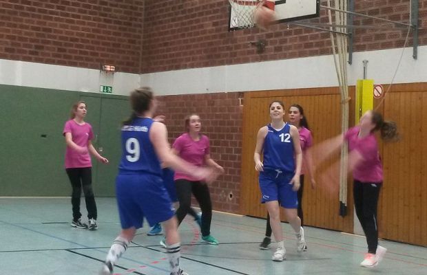 Basketballerinnen eine Runde weiter