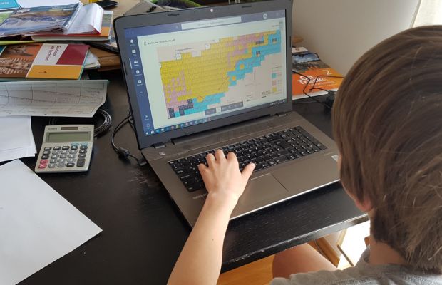 Elternteam vermittelt Leih-Computer