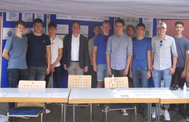 Sowi-LKs begehen Tag der Demokratie