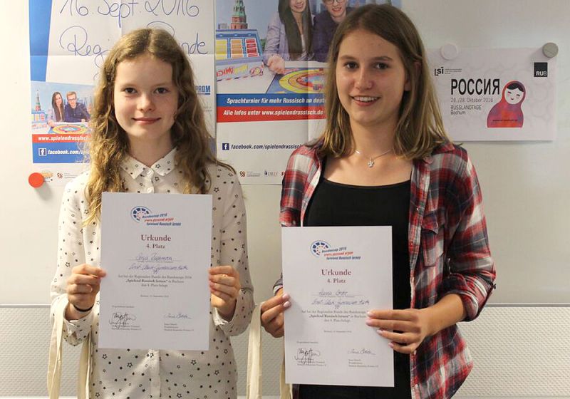 Hanna und Sonja in Russisch weit vorne