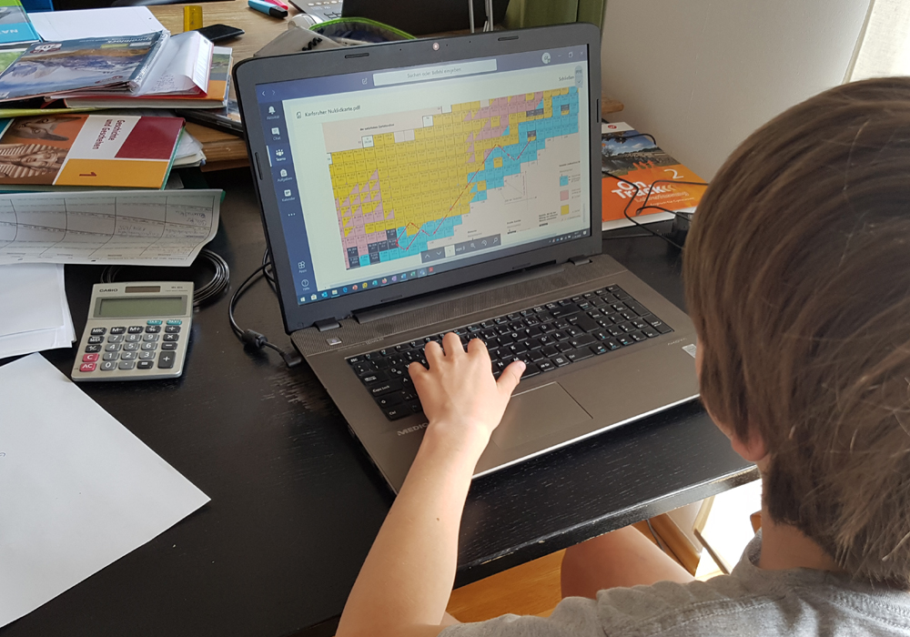 Elternteam vermittelt Leih-Computer