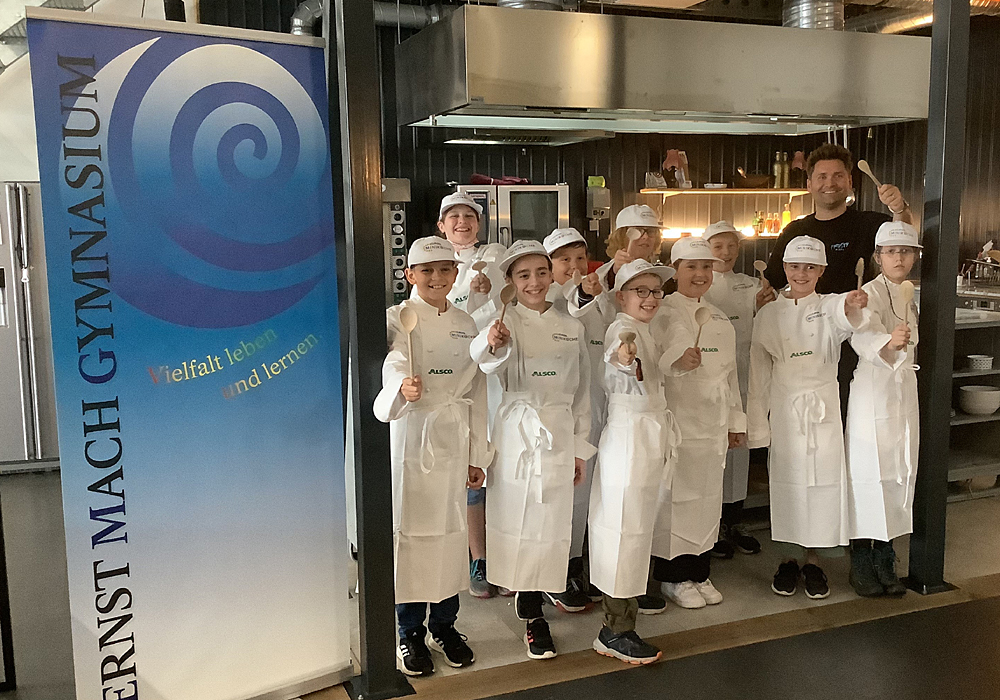 Zweite Minikoch-Generation frisch eingekleidet