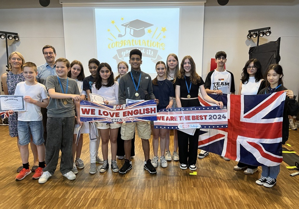 101 EMGler zeigen ihr Können in Englisch