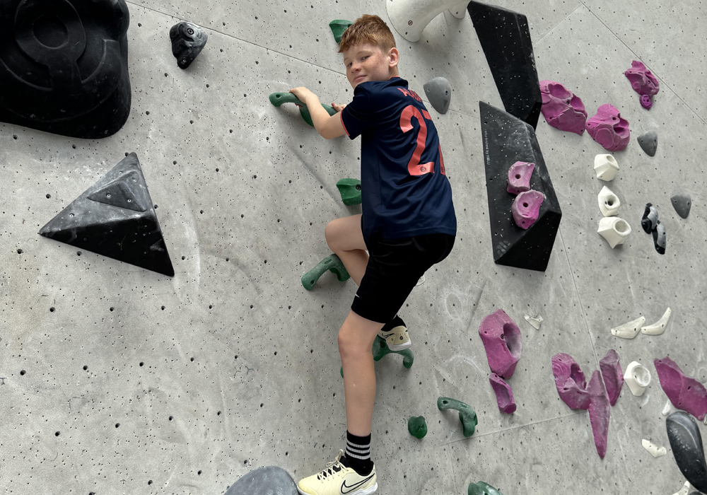 Klettern, schwingen, springen - 5b besteht das Abenteuer